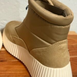 NEW WHITE MOUNTAIN WOMEN 
Bootie.